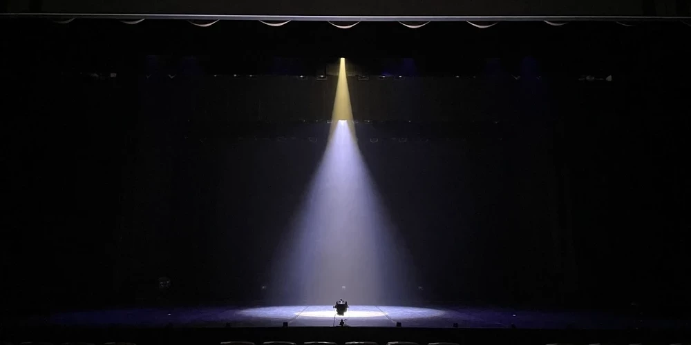 Работа на сцене - это не так легко, как многим кажется.