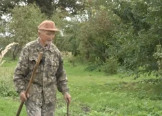 VIDEO: ziedu kolekcionārs Andrejs par brīvu atdod krāšņus peoniju stādus