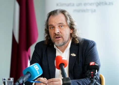 Президент Латвийской конфедерации работодателей Андрис Бите считает, что в настоящее время проблемы просто откладываются, а не решаются.