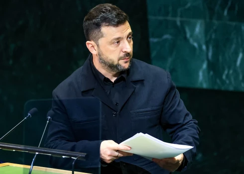 Ukrainas prezidents Volodimirs Zelenskis trešdien brīdināja, ka Krievijas diktators Vladimirs Putins, ja vien netiks apstādināts, ir gatavs tālākai agresijai un karu pret Ukrainu paplašinās un padziļinās.