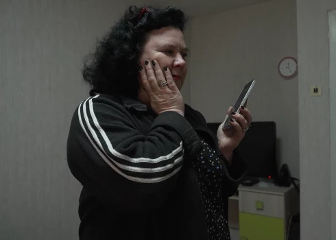 "Slavenības. Bez filtra" dalībniece Margarita Kolosova, izrādot savu mājokli, atklāj, ka pašlaik ir brīva sieviete. Viņas pēdējās nopietnās attiecības ilga 22 gadus, taču, neskatoties uz šķiršanos, viņa nav atmetusi cerības atrast jaunu sirdsāķīti.