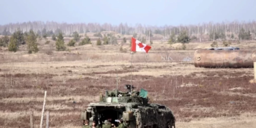 Kanādas karavīri apmācībās Ādažos.