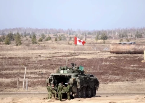 Kanādas karavīri apmācībās Ādažos.