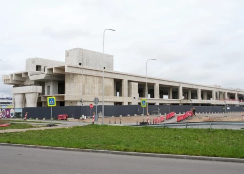 В Рижском аэропорту строят грандиозный вокзал, но приедут ли сюда поезда - до сих пор непонятно.