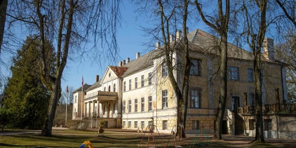  Uzsākta pārbaude par iespējamiem pārkāpumiem Pulkveža Oskara Kalpaka profesionālajā vidusskolā.