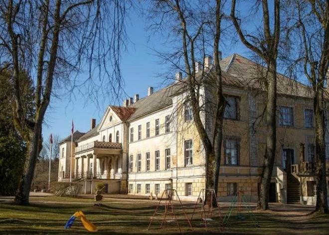 Skandāls Pulkveža Oskara Kalpaka vidusskolā: audzēkņi sūdzas par instruktoru rīcību