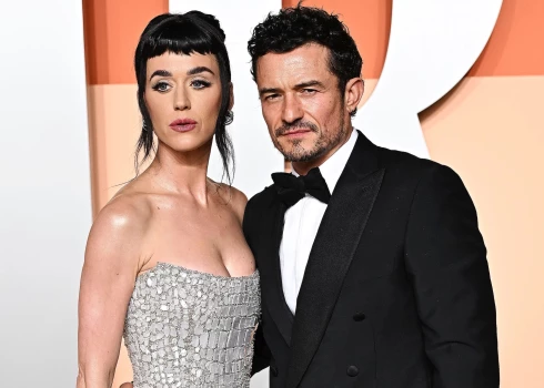 Keitija Perija un Orlando Blūns “Vanity Fair” rīkotajā ballītē, kas notika pēc “Oskara” balvu ceremonijas šā gada 2. martā.