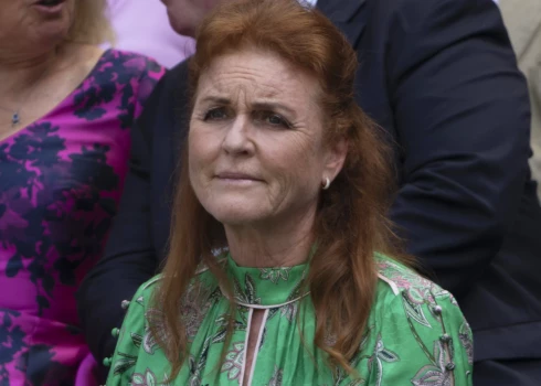 Veci grēki atkal nāk gaismā – Jorkas hercogiene Sāra Fērgusone kādreiz intervijas laikā pameta studiju, kad viņai rādīja video par skandalozo “skaidras naudas par pieeju” darījumu.