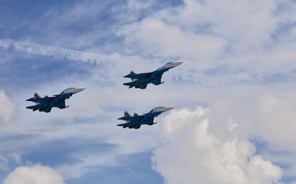 Eiropas diplomāti brīdina Maskavu: Krievijas lidmašīnas var tikt notriektas, ja tās turpinās pārkāpt NATO gaisa telpu