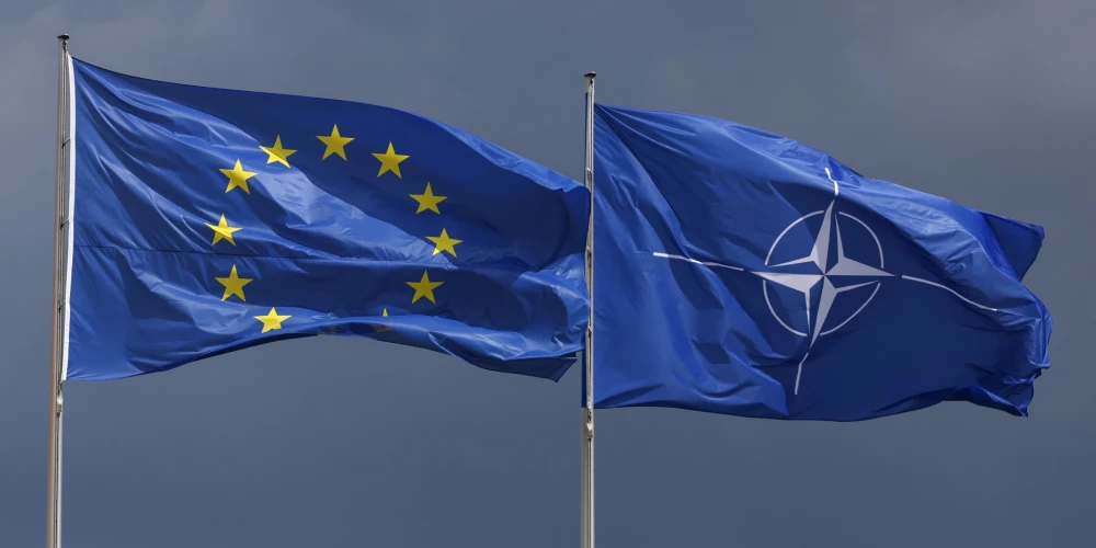 Eiropas Savienības un NATO karogs. 