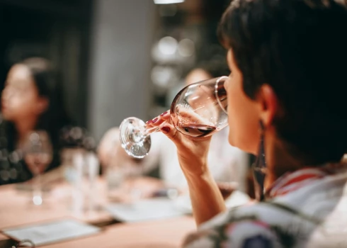 Vai ikvakara vīna glāze kļuvusi par ikdienu?