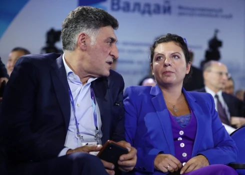 Keosajans bija Krievijas telekanāla NTV propagandas raidījuma "Meždunarodnaja pilorama" režisors un vadītājs.