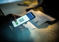 Lai pasargātu sevi no krāpnieciskām shēmām, ir svarīgi pievērst uzmanību QR koda izcelsmei un vietai, kur tas ir izvietots, kā arī būt īpaši piesardzīgiem, ja kods saņemts no nepazīstama sūtītāja.