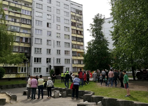 Jelgavā pēc gāzes smakas izplatīšanās no piecstāvu dzīvojamās mājas evakuēti iedzīvotāji. 