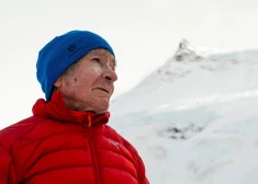 86 gadus vecais Karloss Soria iekaro Manaslu un pārraksta alpīnisma vēsturi