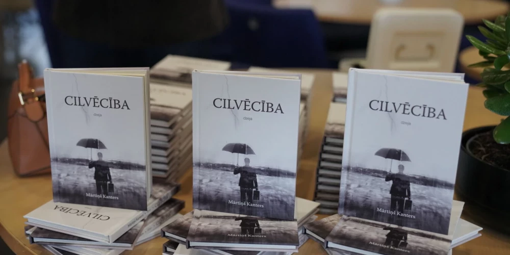 26. septembrī, klajā nāk mūziķa un dziesmu autora Mārtiņa Kantera debijas dzejas krājums “Cilvēcība”. 