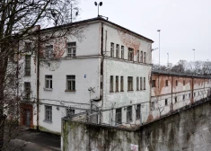 Власти хотят превратить тюрьму в центр для беженцев - Даугавпилс против