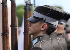 В Риге две недели у памятника Свободы не будет почетного караула. В чем причина?