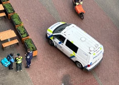 Очевидца сообщают, что полиция уже останавливает на улице людей других национальностей и проверяет их документы и виды на жительство.