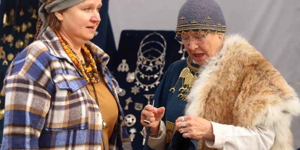 Miķeļdienas svētki Doma laukumā.