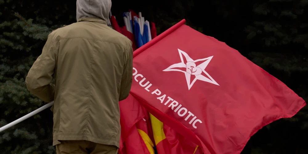 Bez kompleksiem! Prokrieviskie "Moldovas patrioti" savā simbolikā izmanto sirpi un āmuru.