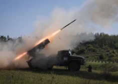 Krievija naktī uzbrukusi Ukrainai ar simtiem dronu un raķetēm