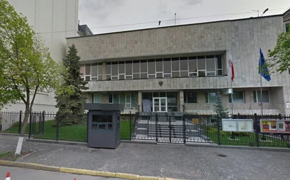 Krievijas raķešu uzbrukumā skarta Polijas vēstniecība Kijivā