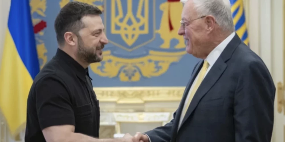 Ukrainas prezidents Volodimirs Zelenskis un ASV prezidenta īpašais sūtnis Kīts Kellogs.