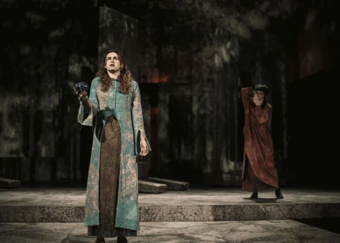 Marta Marija Gruzdova Vizbulītes tēlā Indras Rogas režijā tapušajā izrādē "Indulis un Ārija". Režisors Mihails Gruzdovs mīļās meitas lielisko sniegumu diemžēl savā mūžā nepieredzēja.