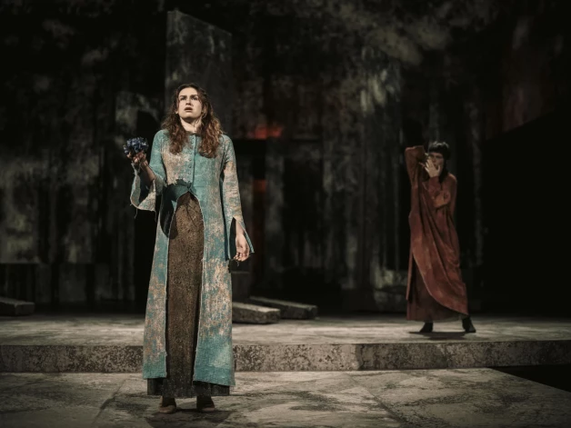 Marta Marija Gruzdova Vizbulītes tēlā Indras Rogas režijā tapušajā izrādē "Indulis un Ārija". Režisors Mihails Gruzdovs mīļās meitas lielisko sniegumu diemžēl savā mūžā nepieredzēja.