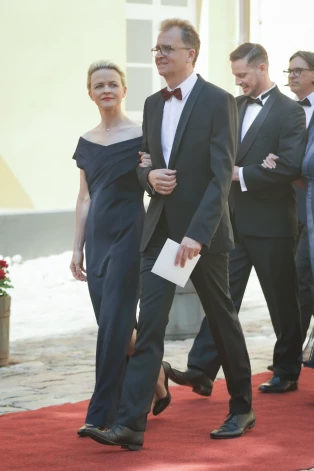 Iveta un Jenss, dodoties uz Latvijas Valsts prezidenta Edgara Rinkēviča inaugurācijas ceremoniju Rīgā.