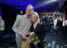 Iveta Apkalna ar savu vācu vīru runā angliski