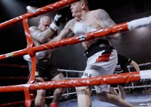 Kambalas izaicinātājam Rubenam nebija pieredzes klasiskajā boksā, un ielu cīnītājs jau pirmajā raundā tika nokautēts. Cīņa ilga tikai minūti un 50 sekundes.