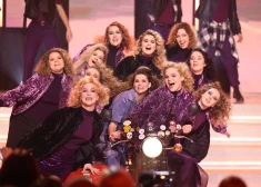 Jelgavas Violetais koris un Renārs Kaupers aicina uz Ziemassvētku koncertiem “Kartiņa uz mājām”
