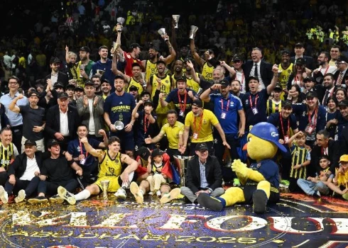 Pirms gada titulu ieguva Artūra Žagara pārstāvētā "Fenerbahce". 