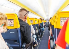 Хаос на борту: на рейсе Ryanair возникла паника после того, как пассажир "съел паспорт"