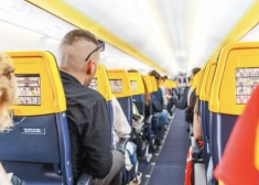 Lidojums uz Londonu izvēršas haosā: divu pasažieru dēļ uz "Ryanair" klāja sākas panika