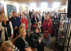 FOTO: mākslas cienītāji apmeklē starptautiskā mākslas gadatirgus “Art Riga Fair” atklāšanas pasākumu