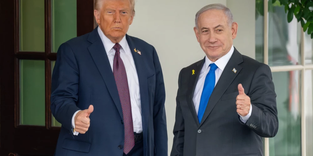 ASV prezidents Donalds Tramps pirmdien Vašingtonā kopīgā preses konferencē ar Izraēlas premjerministru Benjaminu Netanjahu paziņoja, ka Izraēlas līderis piekritis viņa plānam, kas izbeigtu karu Gazas joslā.
