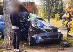 22 gadus vecs jaunietis Cēsu pusē pēc strīda ar draudzeni cietis smagā avārijā