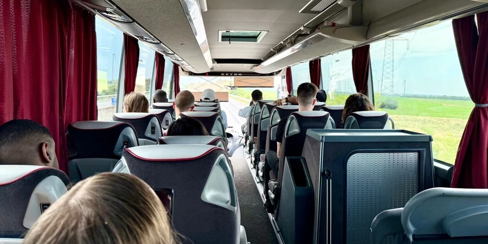 Uz vairākām brīnišķīgām Eiropas pilsētām ar autobusu no Latvijas nokļūt ir ērti un tas bieži vien ir lētāk nekā ar lidmašīnu.