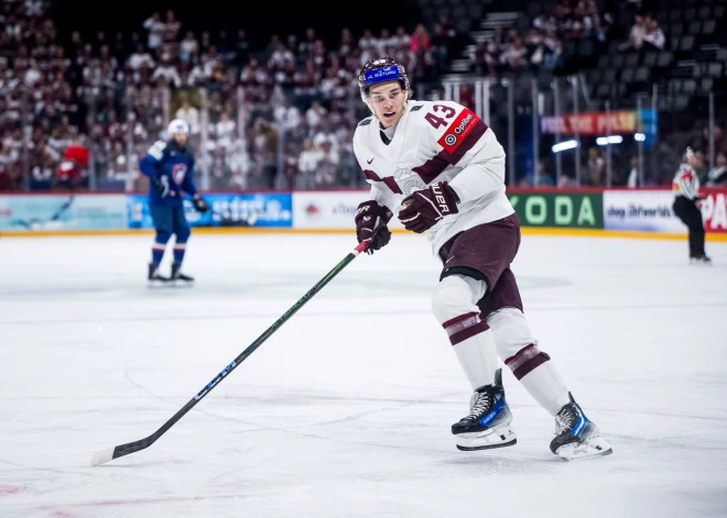 Latvijas izlases uzbrucējs Ravinskis tiek nosūtīts uz AHL