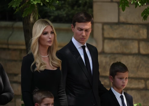 Darījuma partneri ir Saūda Arābijas valsts investīciju fonds, uzņēmums "Silver Lake" un uzņēmums "Affinity Partners", kuru vada Ivankas Trampas vīrs Džareds Kušners.
