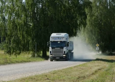 Nākamgad plāno palielināt lielāko daļu autoceļu lietošanas nodevu kravas transportlīdzekļiem