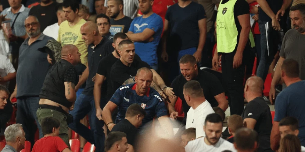 Serbijas futbola fani spēlē pret Angliju neņēma vērā futbola federācijas aicinājumus uzvesties kārtīgi.