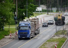 Valdība atbalsta ieceri palielināt autoceļu lietošanas nodevu kravas transportlīdzekļiem