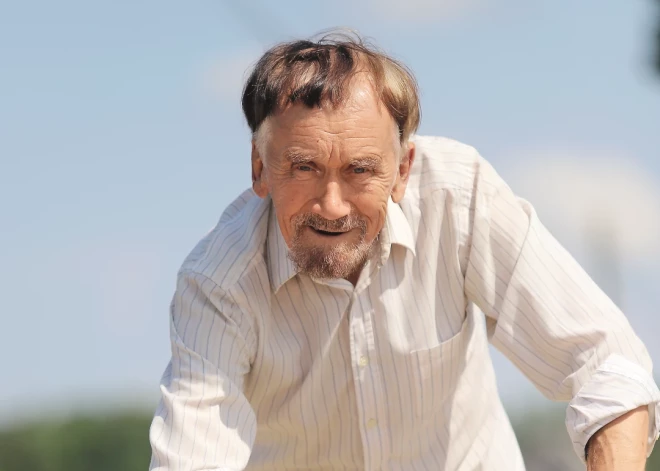 Dzejnieks Viks pēdējo reizi Rīgā bijis pēc prezidenta izsaukuma: "Vientuļš neesmu un nejūtos"