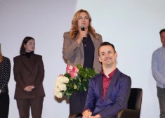 FOTO: cilvēki pulcējas uz aizkustinošās filmas "Rihards Snikus. Jātnieka balss" pirmizrādi