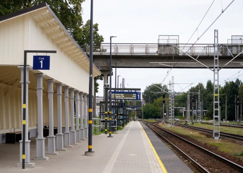 Dzelzceļa stacija "Zemitāni".