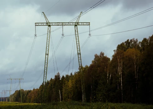 Pāreja norisināsies automatizēti, saglabājot nepārtrauktu elektroapgādi un datu uzskaiti, klienti šī procesa tehnisko norisi nemanīs. Tāpat kā līdz šim, dati stundas un 15 minūšu intervālā būs pieejami gan elektroenerģijas tirgotāju portālos, gan "Sadales tīkla" klientu portālā e-st.lv.